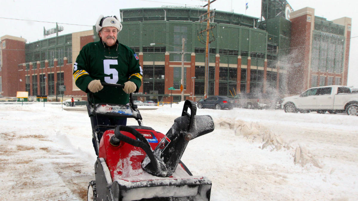 The weather at Titans-Packers Sunday night could get crazy because it's already snowing at Lambeau Field

