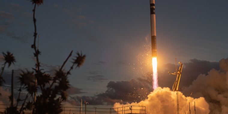 Rocket Report: Spacecraft Going Offshore, Blue Origin May Launch Humans In April