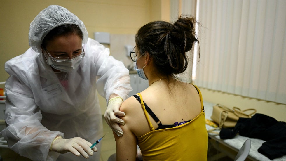 Russia gives more than 800,000 people the COVID-19 vaccine

