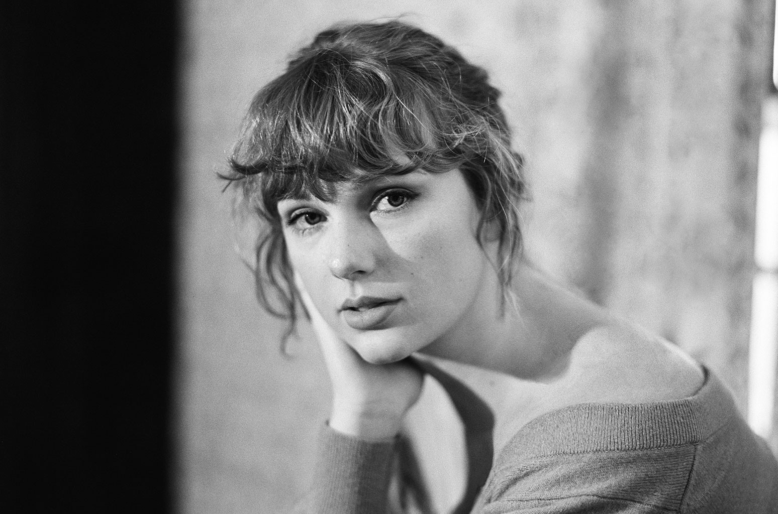 Taylor Swift „Evermore“ returned to number one for Week 3 on the Billboard 200 chart